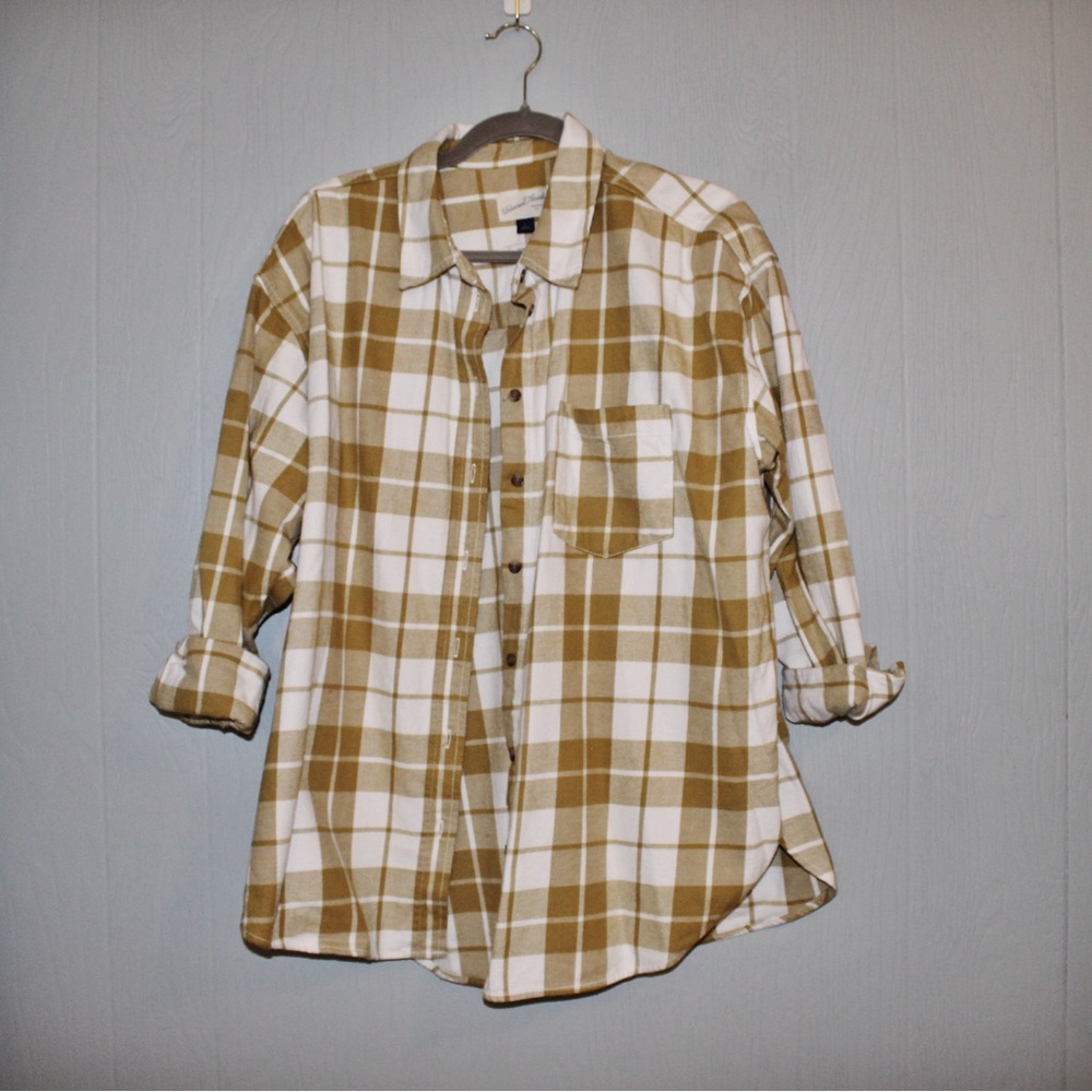 Universal Thread Plaid Button Down Shirt 💛